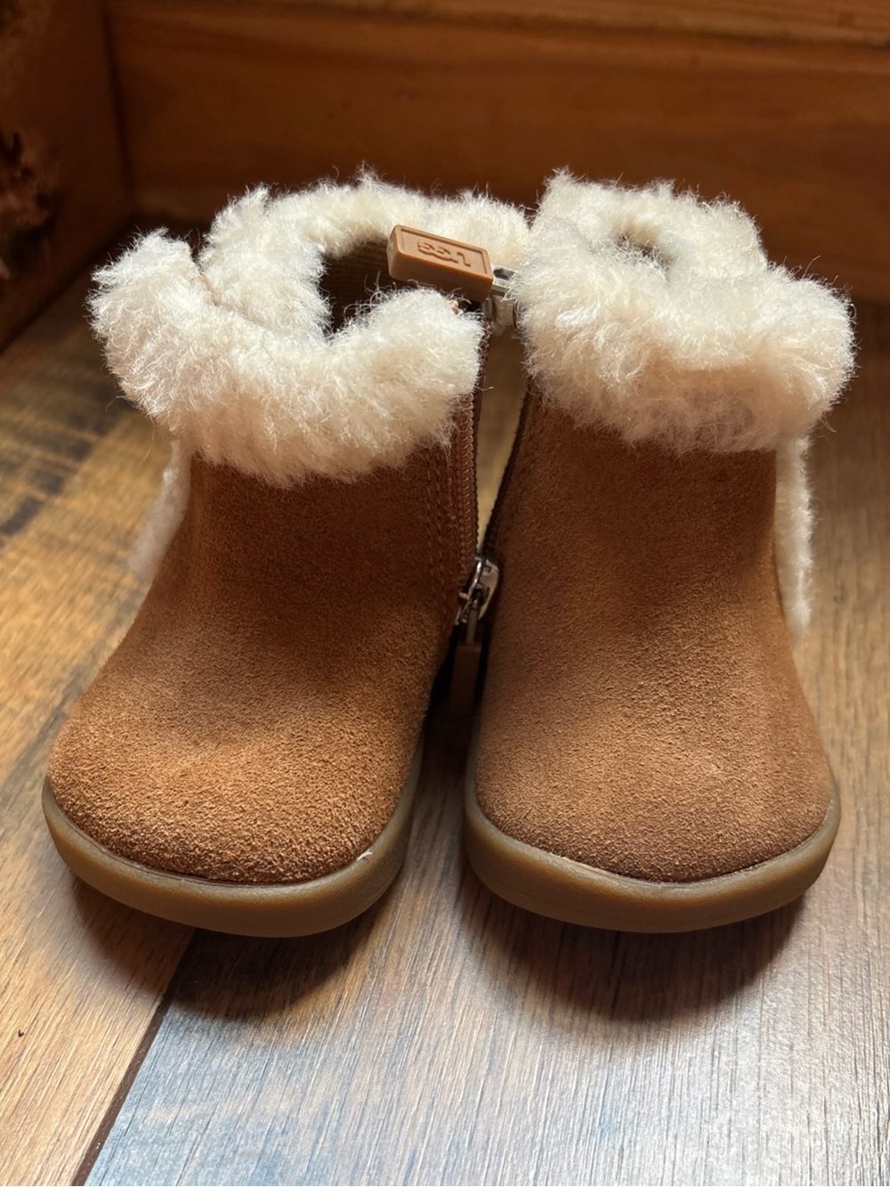 UGG Mallya Sherpa lined infant girls boots size 0/1
